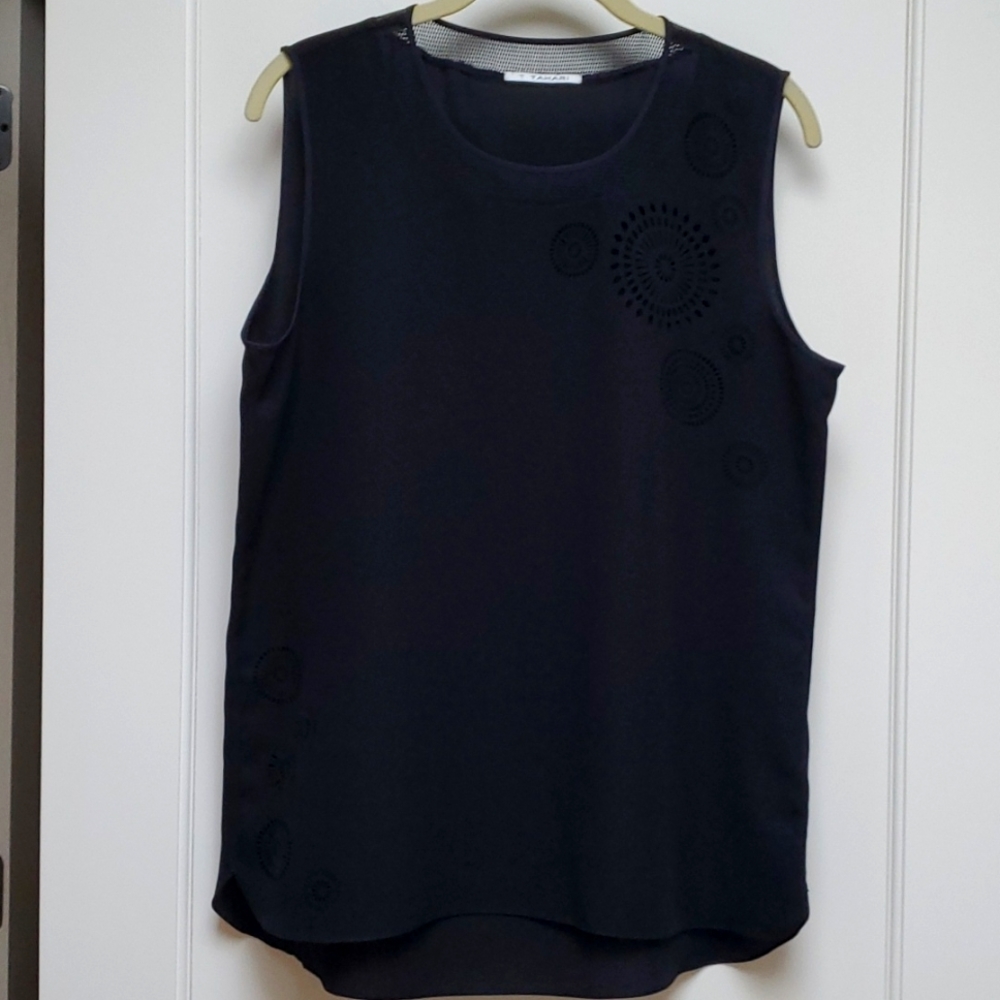 T. TAHARI Black Sleeveless Blouse with Cut-outs